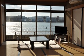 A room with tatami flooring, a low table, and a television. - Kahan no Yado Karatsu Castle (Karatsu)