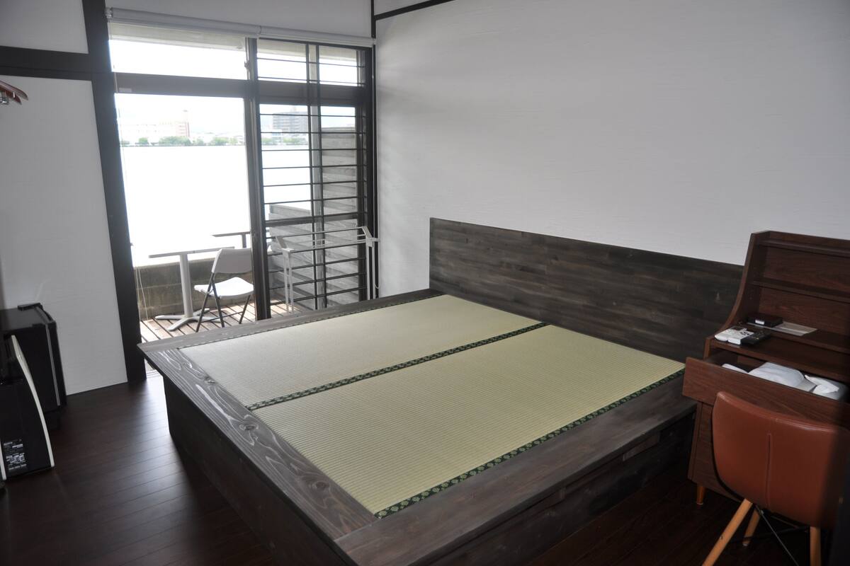 Standard Twin Room | Peti besi dalam bilik, langsir/tirai gelap terus