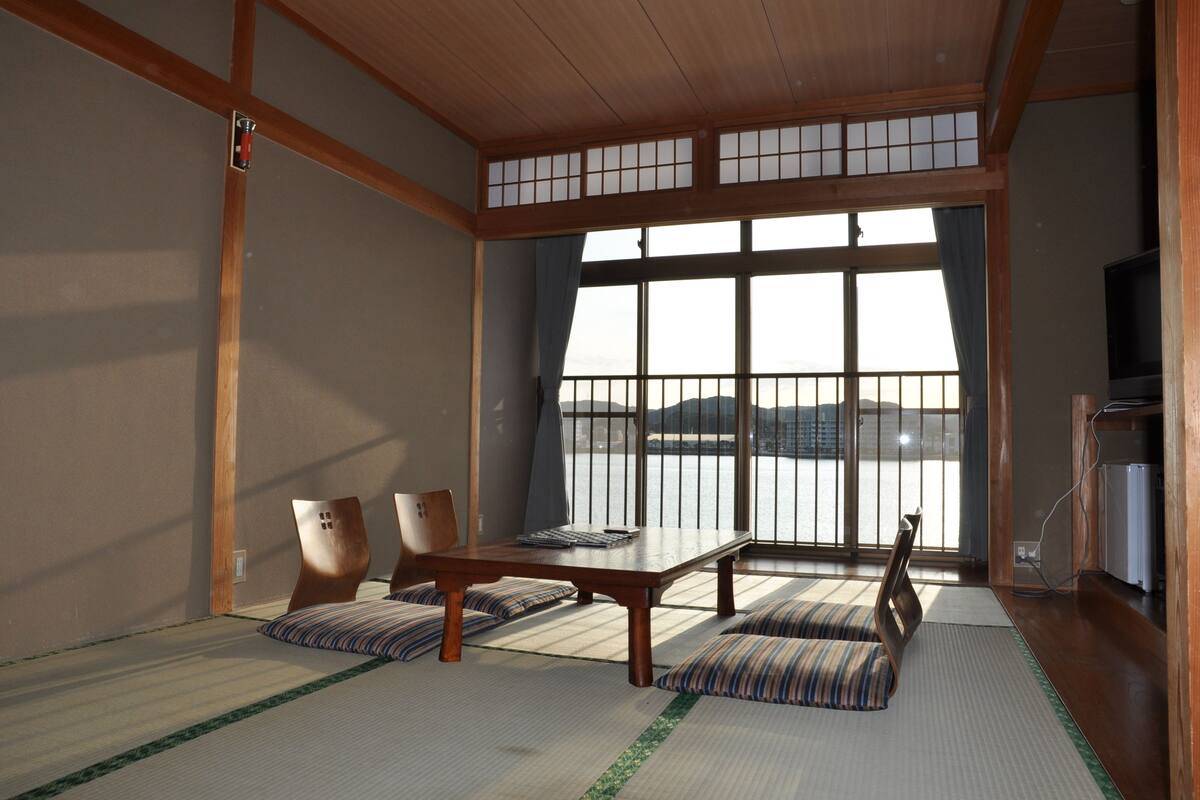 Traditional Room, Non Smoking (Japanese Style, 8 Tatami-mats) | Peti besi dalam bilik, langsir/tirai gelap terus