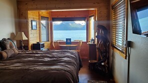 Deluxe Suite, 1 King Bed, Refrigerator & Microwave, Bay View | Free WiFi, bed sheets - Resurrection Lodge on the Bay (Seward)