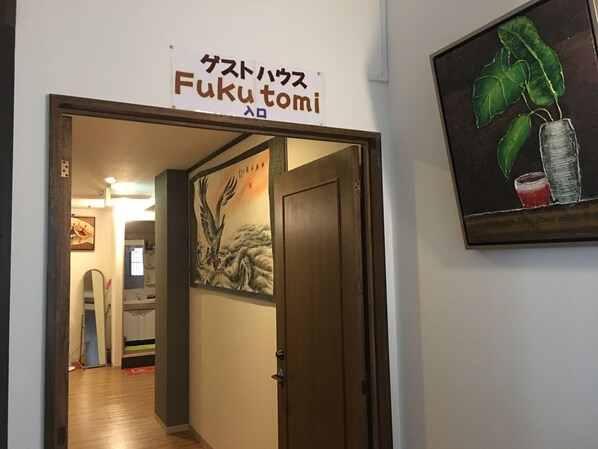 Interior entrance - Women's Guest House Fukutomi (Naha)
