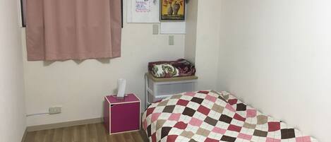 Habitación estándar, solo para mujeres, baño compartido ( A ) | Wifi gratis