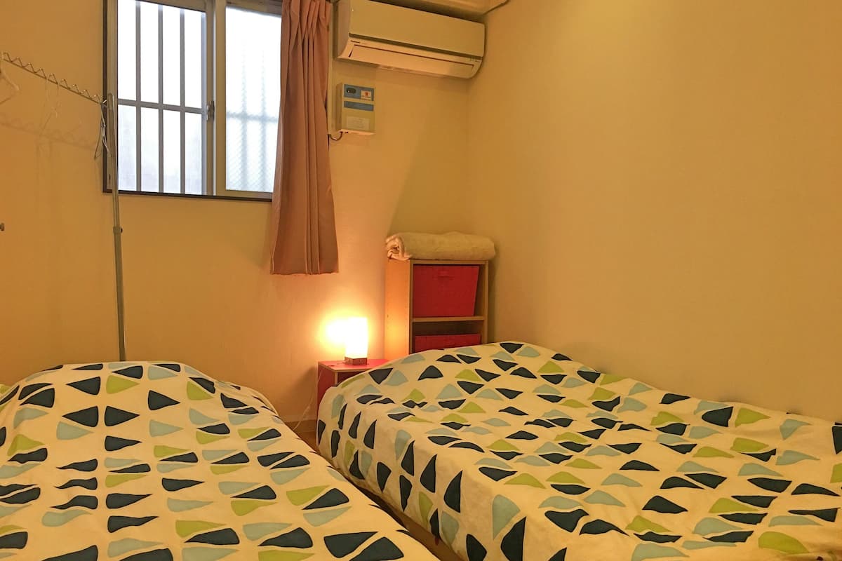 Standardzimmer, Nur Frauen, Nichtraucher, Gemeinschaftsbad (   B   )