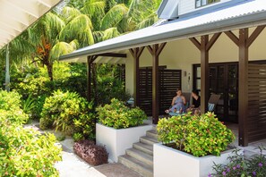 Standard Room, Garden View | 1 bedroom, premium bedding, minibar, in-room safe