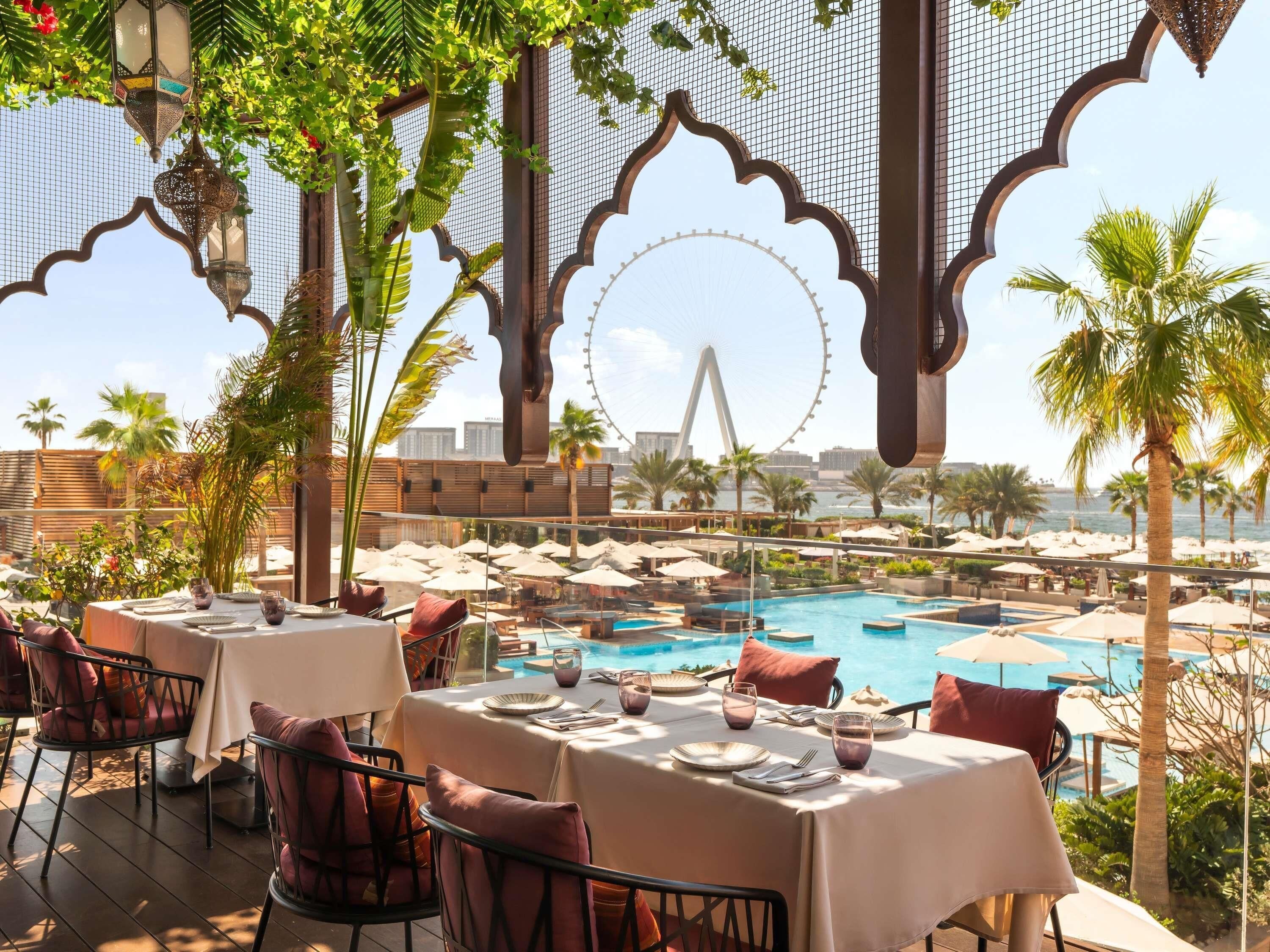4 restaurants; breakfast, lunch, and dinner served