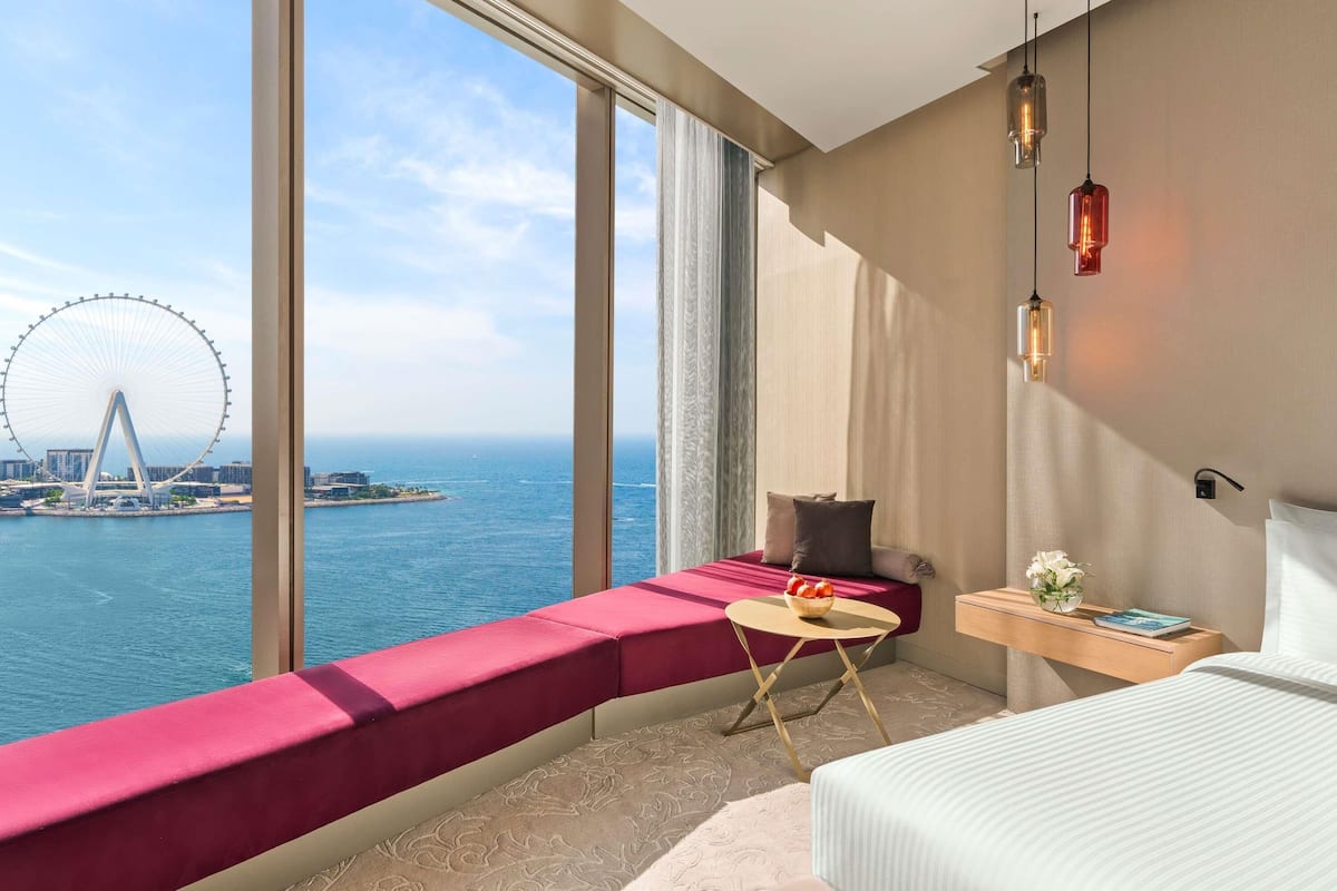 Premium Room, 1 King Bed | 1 bedroom, premium bedding, free minibar items, in-room safe