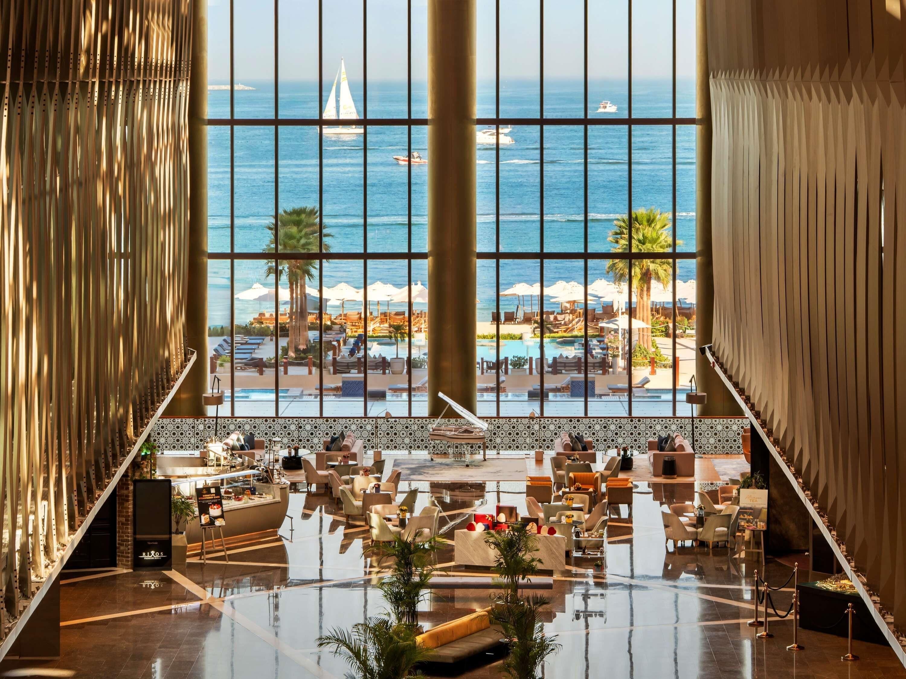 4 restaurants servant le petit déjeuner, le déjeuner et le dîner