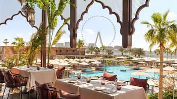 9 restaurants, serveren ontbijt, lunch, diner, Griekse gerechten