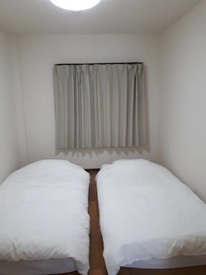Appartement, 1 chambre, non-fumeurs (Apartment 2) | Bureau, lits pliants/supplémentaires, draps fournis
