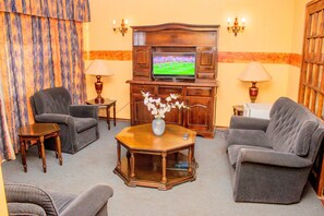 行政双人房或双床房 | 起居区 | 平板电视、立体声音响