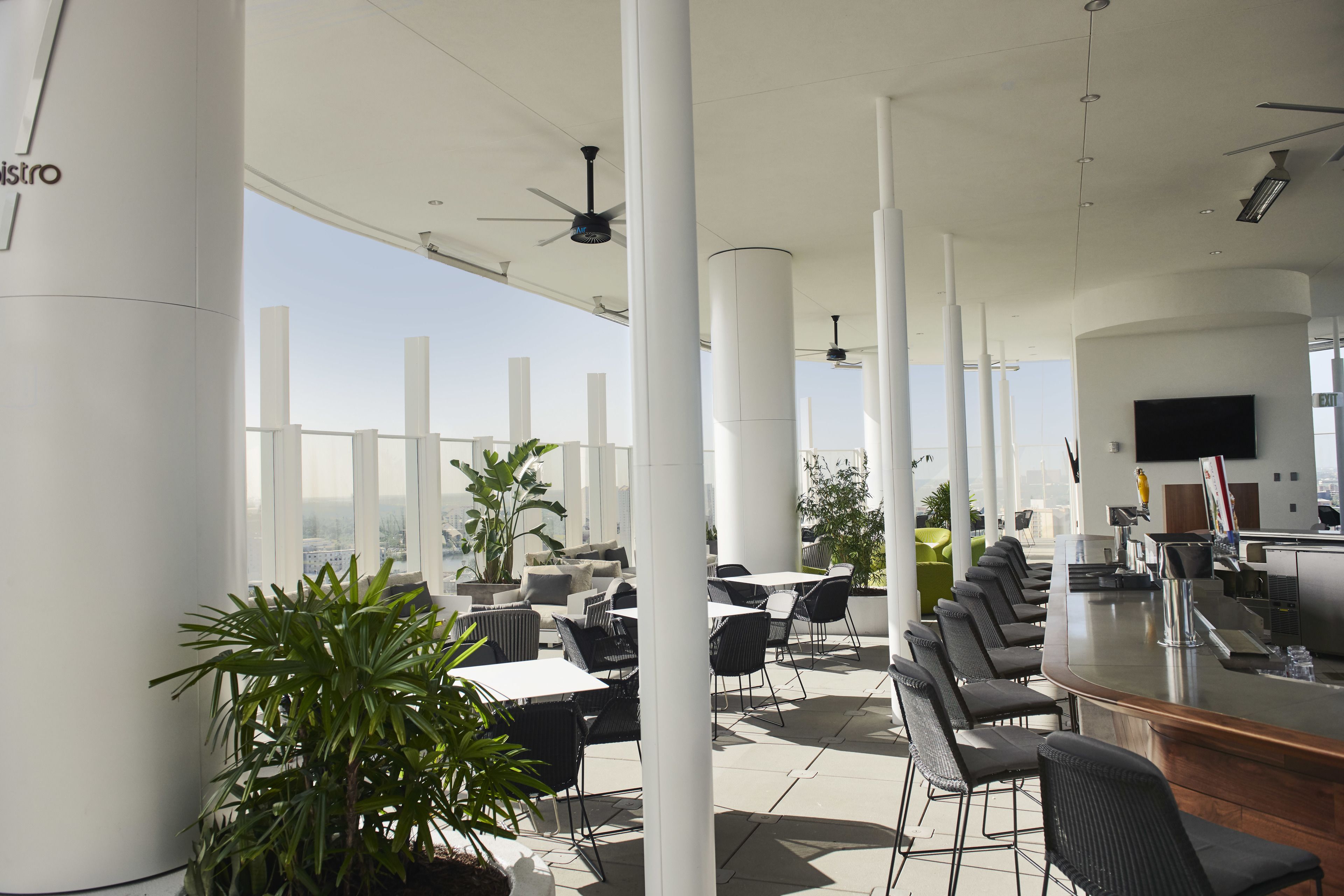 2 bars/lounges, poolside bar