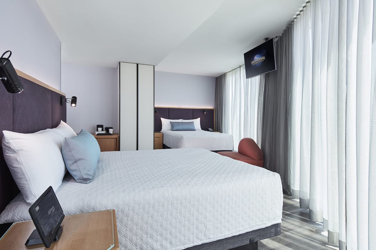 Deluxe Room, Non Smoking (Two Queen) (Includes Early Park Admission*)