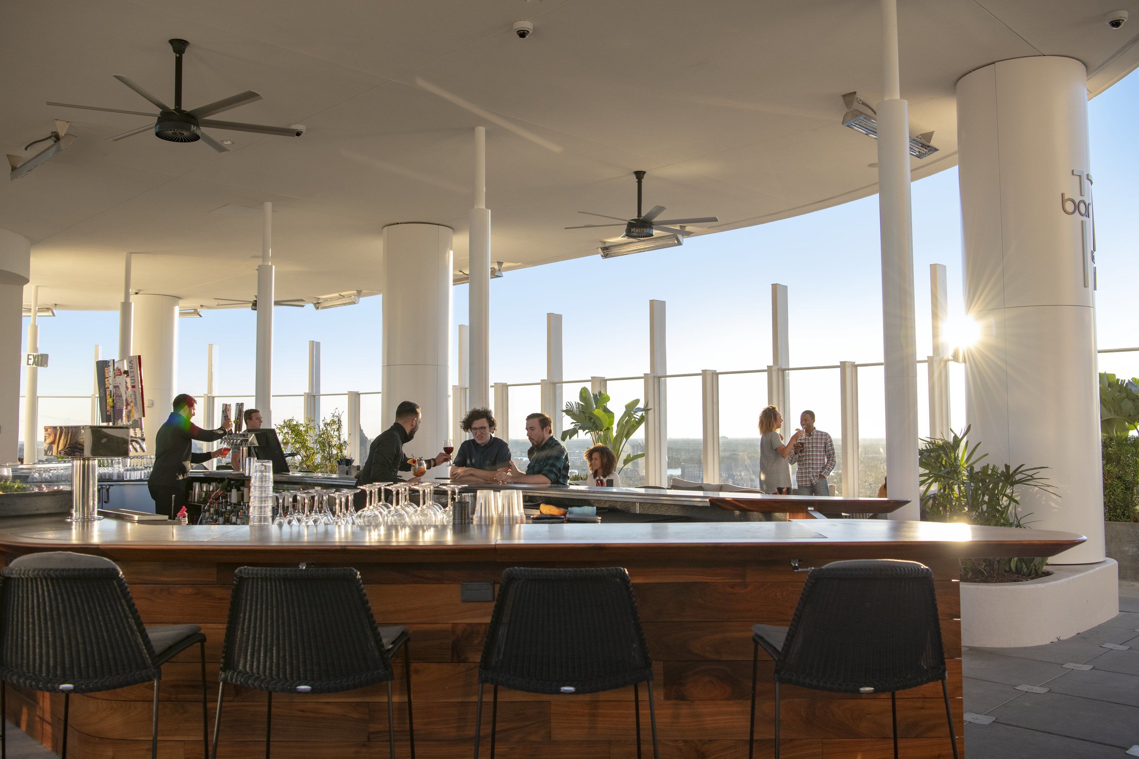 2 bars/lounges, poolside bar