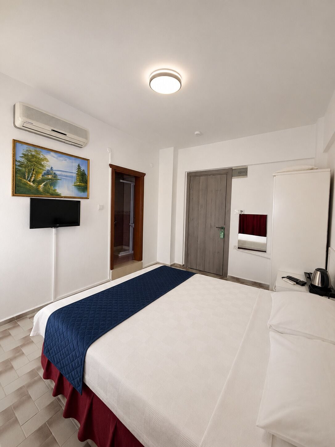 Classic Double Room | Minibar, soundproofing, free WiFi, bed sheets