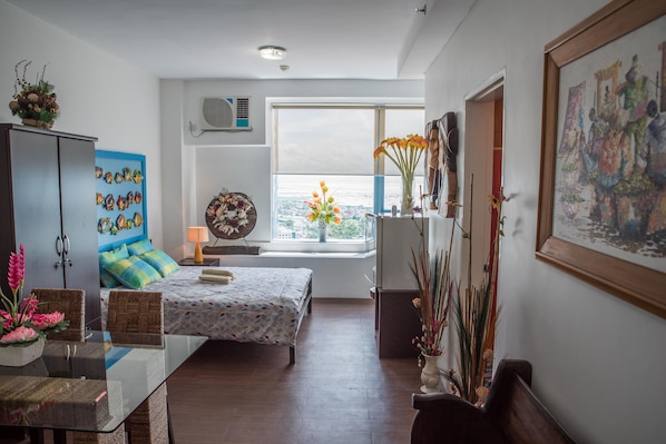 Deluxe-Vierbettzimmer (C - 2013) | Minibar, Zimmersafe, Schreibtisch, kostenloses WLAN