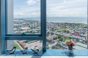Deluxe B (2610) | Minibar, in-room safe, desk, free WiFi - Titan Condo at Entrata Alabang (Muntinlupa)