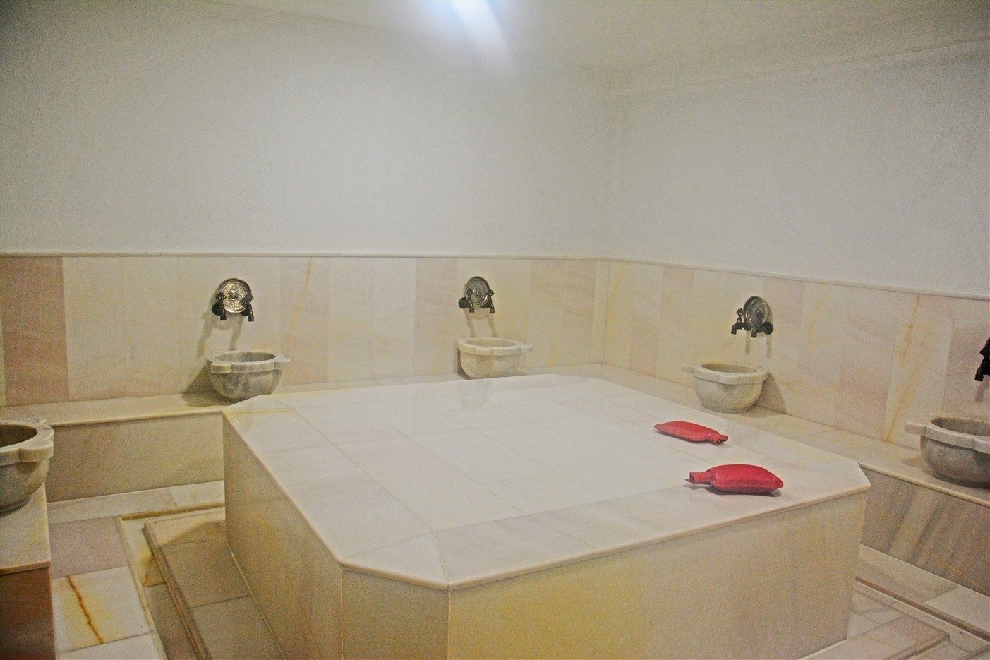 Sauna, steam room, Turkish bath, body treatments, body scrubs, facials