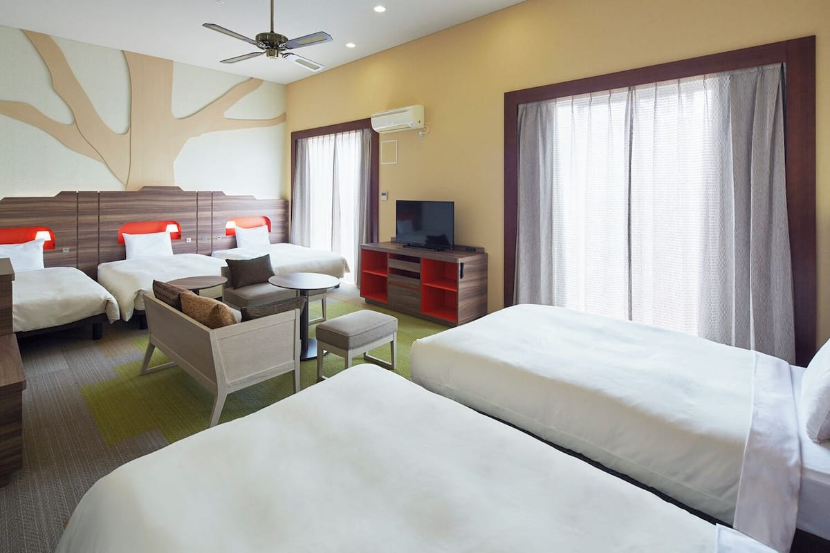 ตู้นิรภัยในห้องพัก, โต๊ะทำงาน, ผ้าม่านกันแสง, Wi-Fi ฟรี