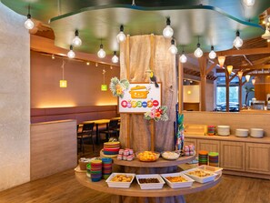Tägliches Frühstücksbuffet gegen Gebühr