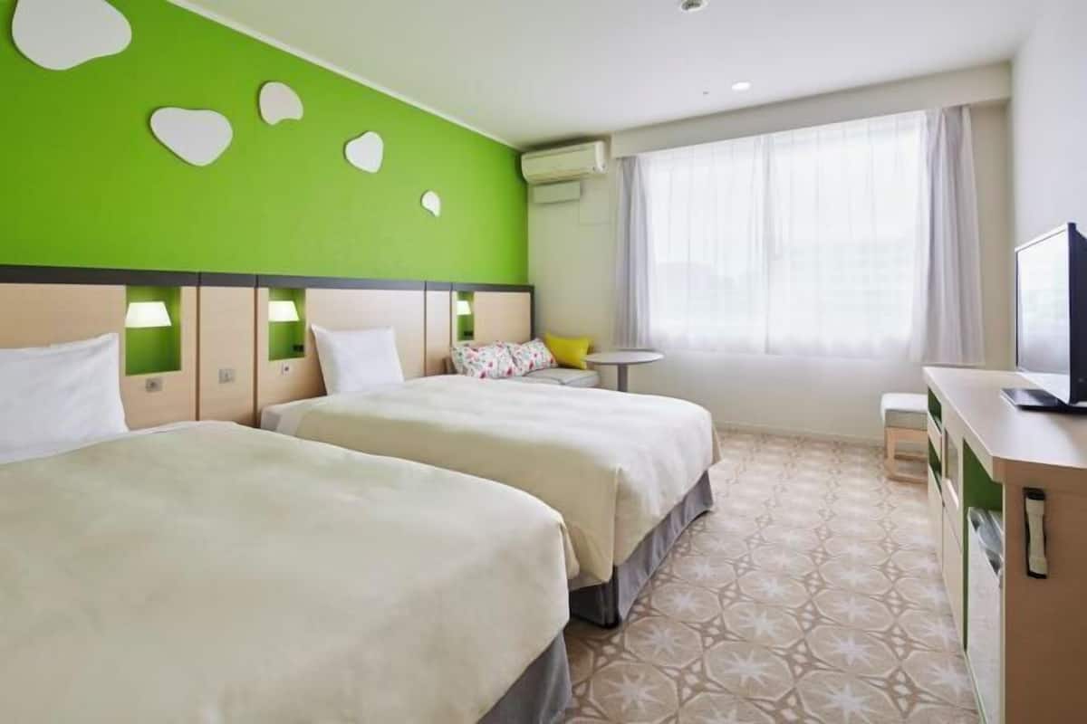 1 bedroom, in-room safe, desk, blackout curtains