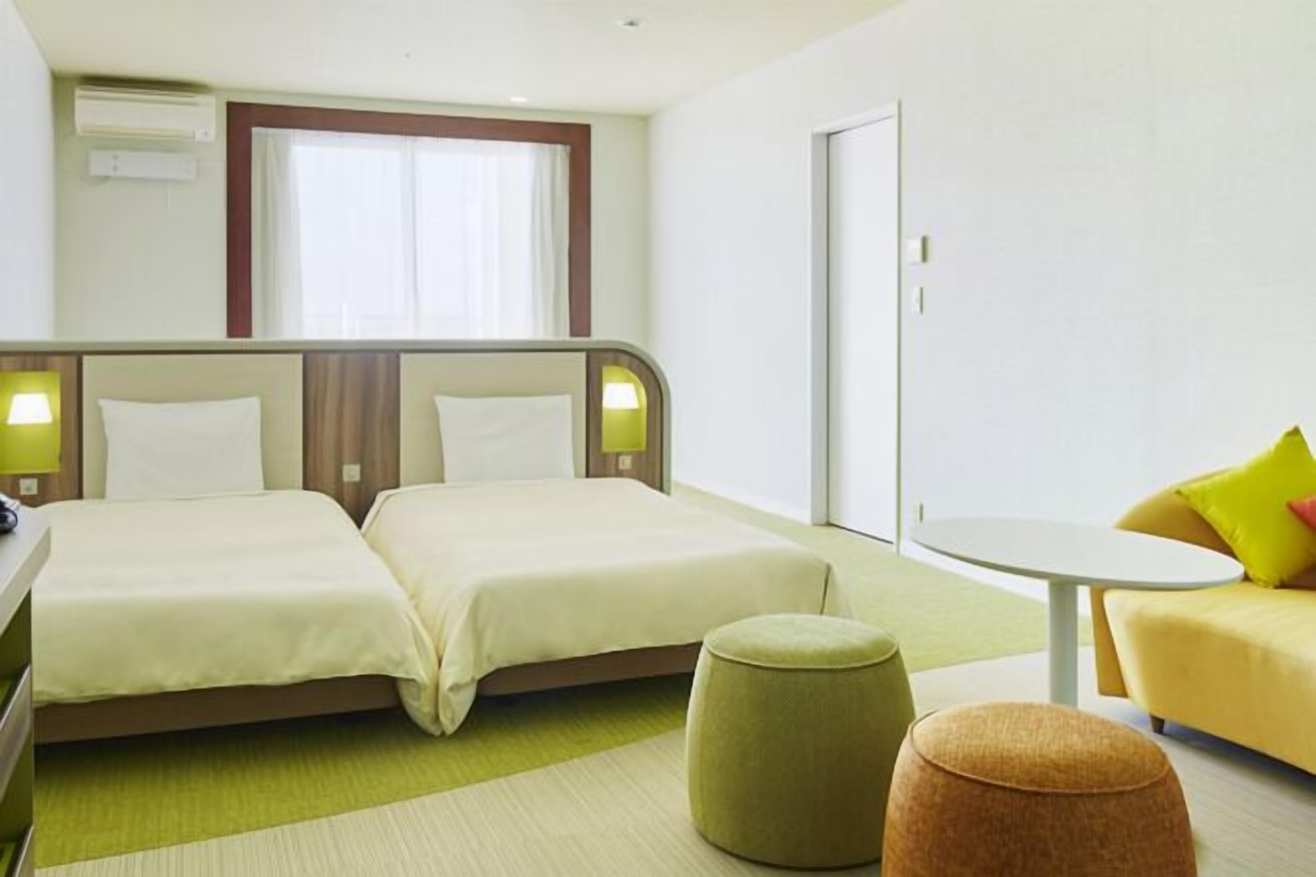 Caja de seguridad en la habitación, escritorio y cortinas blackout 