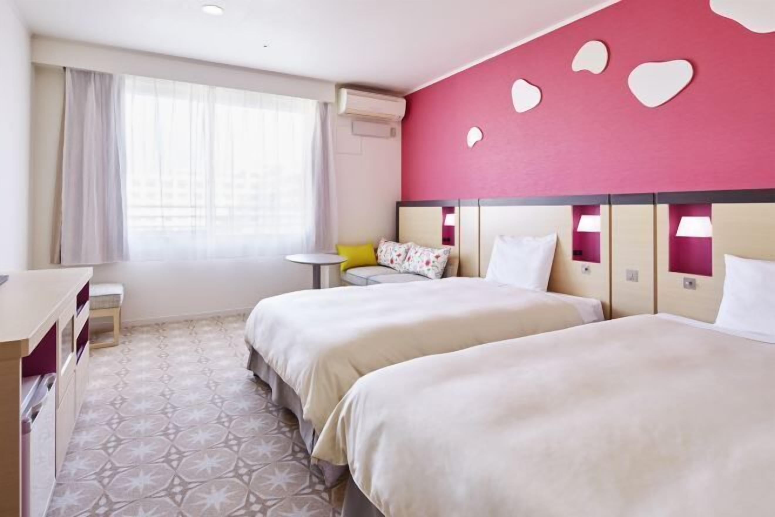 Caja de seguridad en la habitación, escritorio y cortinas blackout 