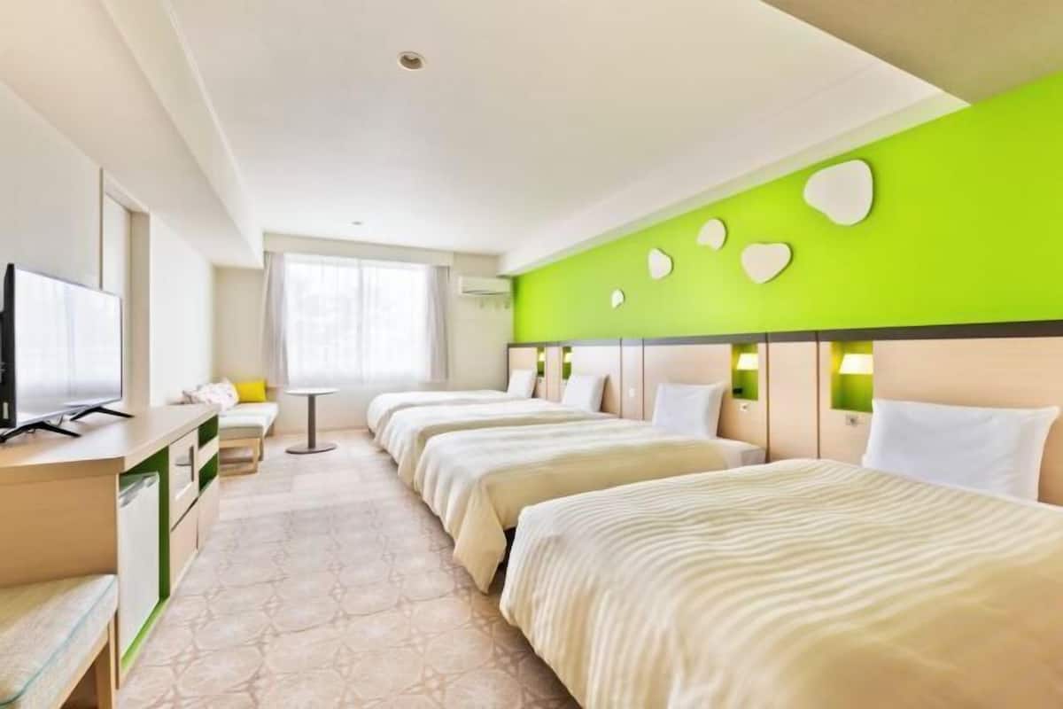 1 bedroom, in-room safe, desk, blackout curtains