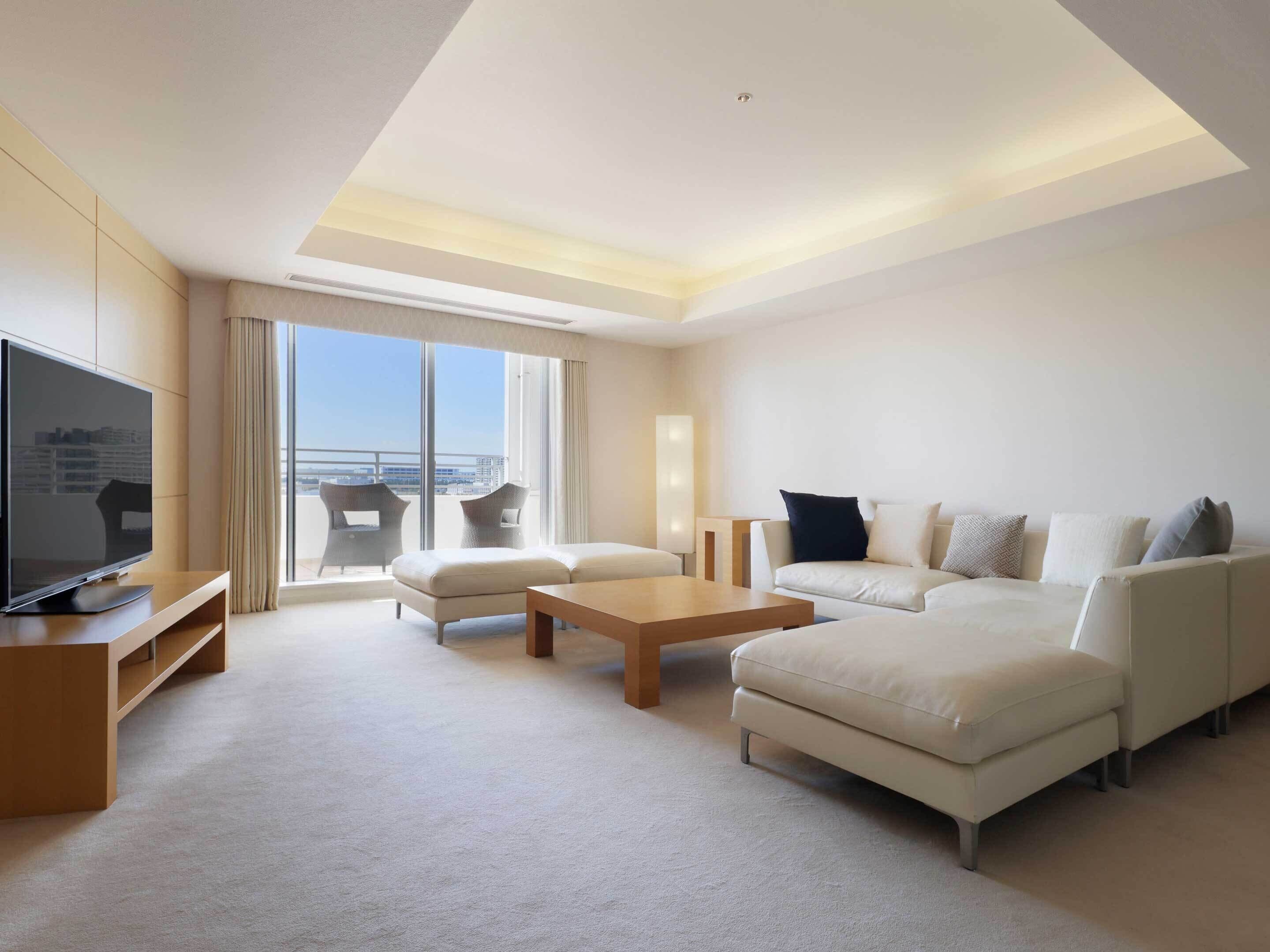 Een kluis op de kamer, een bureau, verduisterende gordijnen, gratis wifi