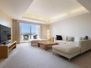 In-room safe, desk, blackout drapes, free WiFi - Mitsui Garden Hotel Prana Tokyo Bay (Urayasu)