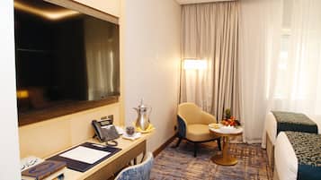 Triple Room | Peralatan tempat tidur hipoalergenik, peti besi dalam bilik