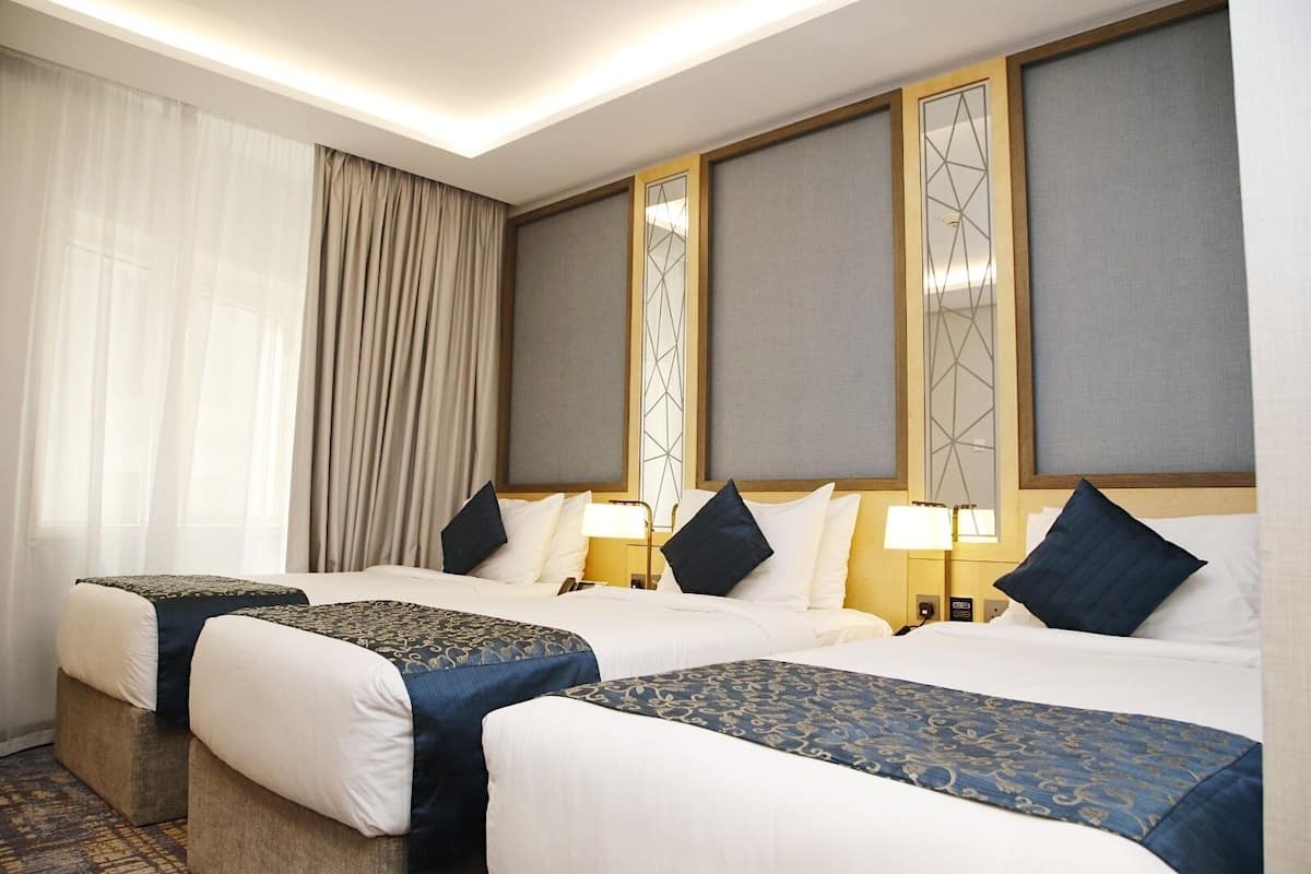 Triple Room | Hypo-allergenic bedding available, in-room safe, soundproofing
