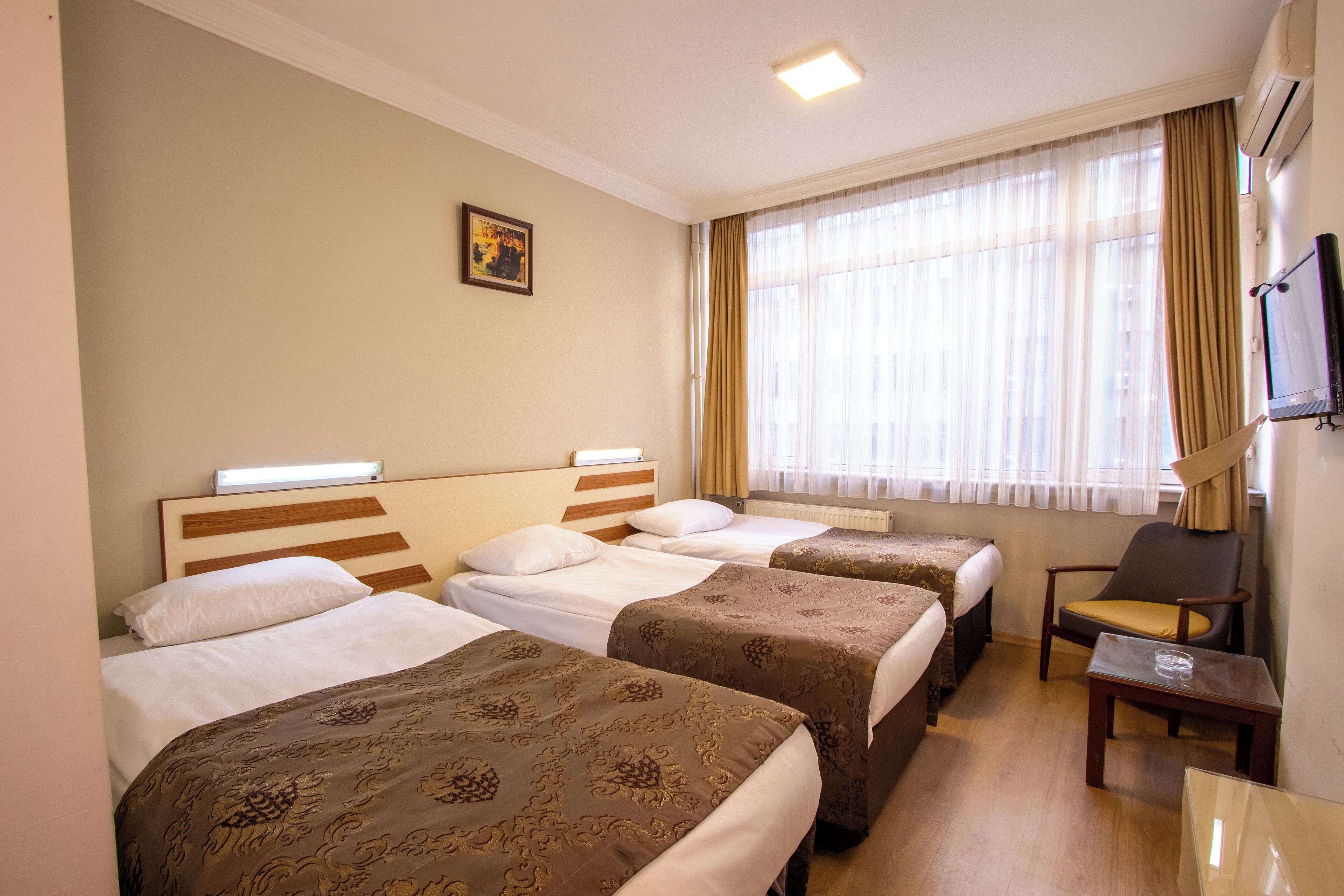 Triple Room | Minibar, in-room safe, desk, laptop workspace