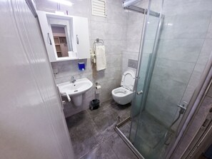 Firemannsrom | Minibar, safe på rommet, skrivebord og skrivebord for bærbar PC