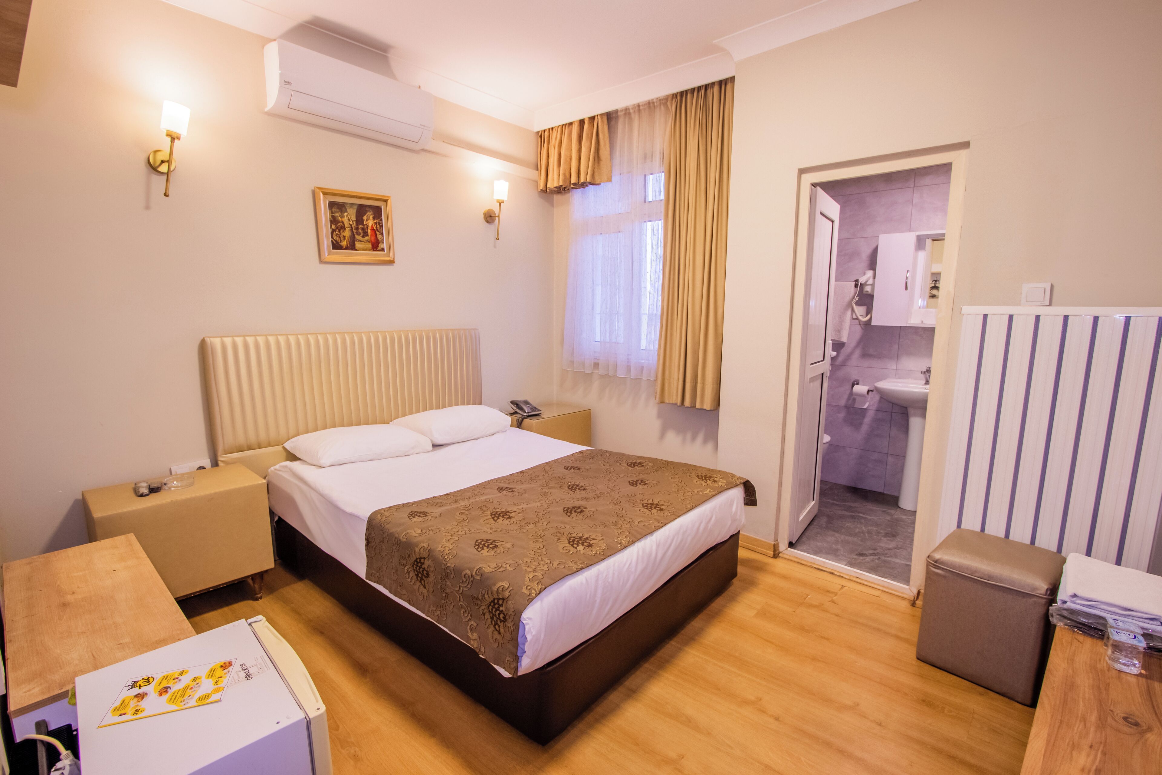 Economy Double Room | Minibar, in-room safe, desk, laptop workspace