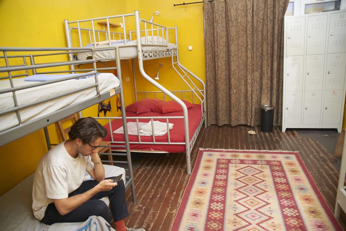Habitación estándar, dormitorio mixto | Escritorio, wifi gratis y ropa de cama