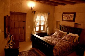 Classic-Studiosuite, 1 Queen-Bett, Terrasse | Bettwäsche aus ägyptischer Baumwolle, hochwertige Bettwaren