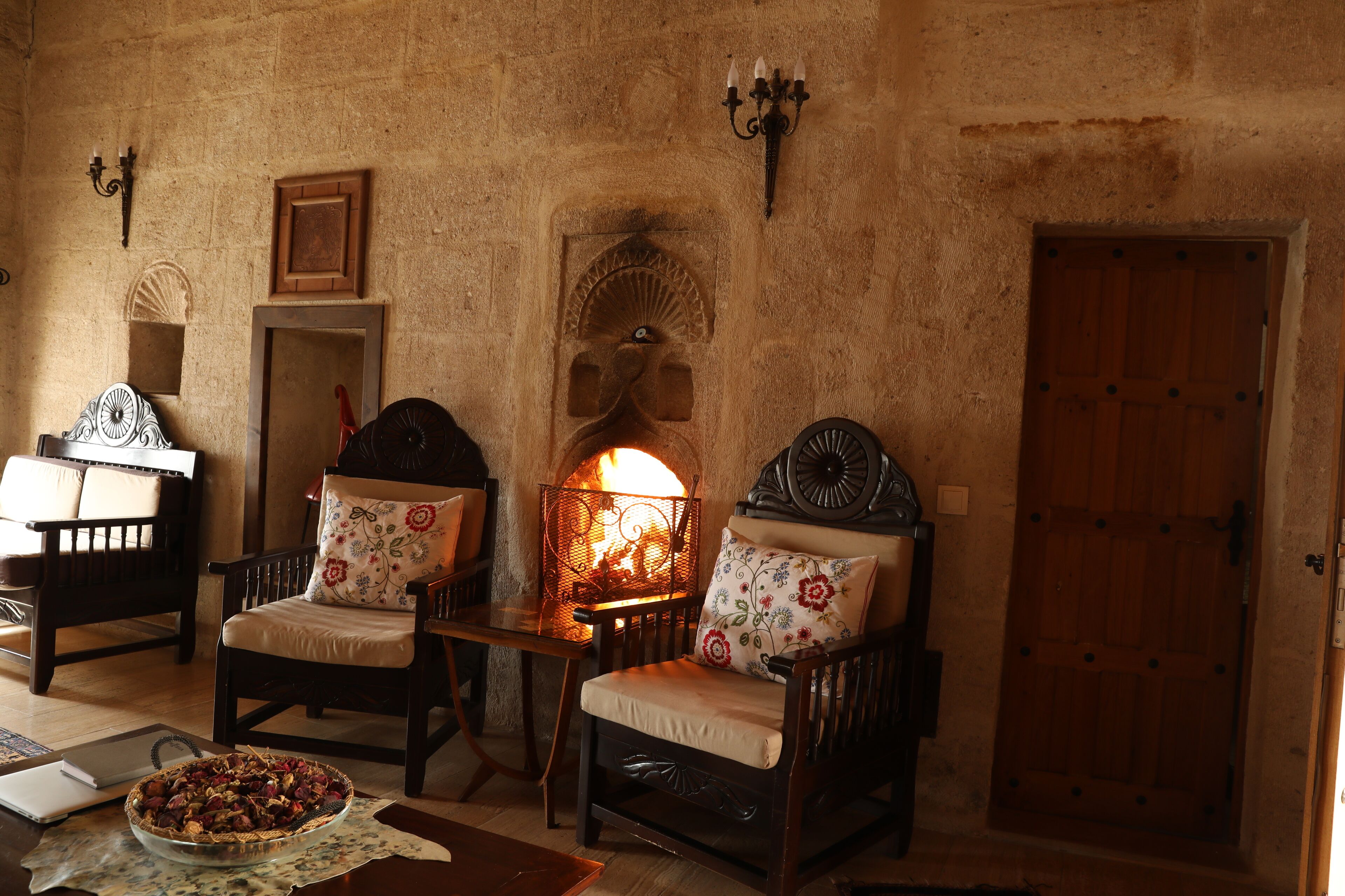 classic studio suite, 1 queen bed, terrace | private kitchen | electric kettle