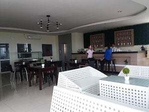 Breakfast, lunch and dinner served - Avon's Residence (Manado)