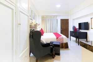 Deluxe Double Room | Meja, Wi-fi percuma, cadar katil