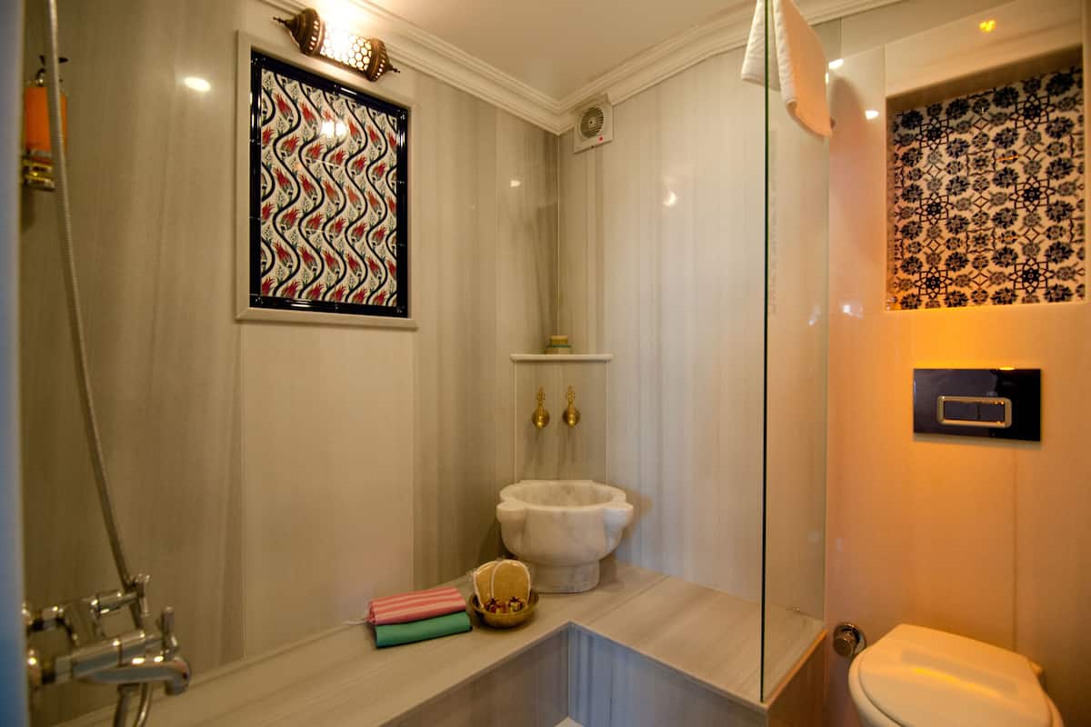 Deluxe Apartment (with Turkish Bath) | Bathroom