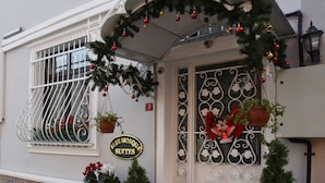 Front of property - Blue Mosque Suites (Istanbul)