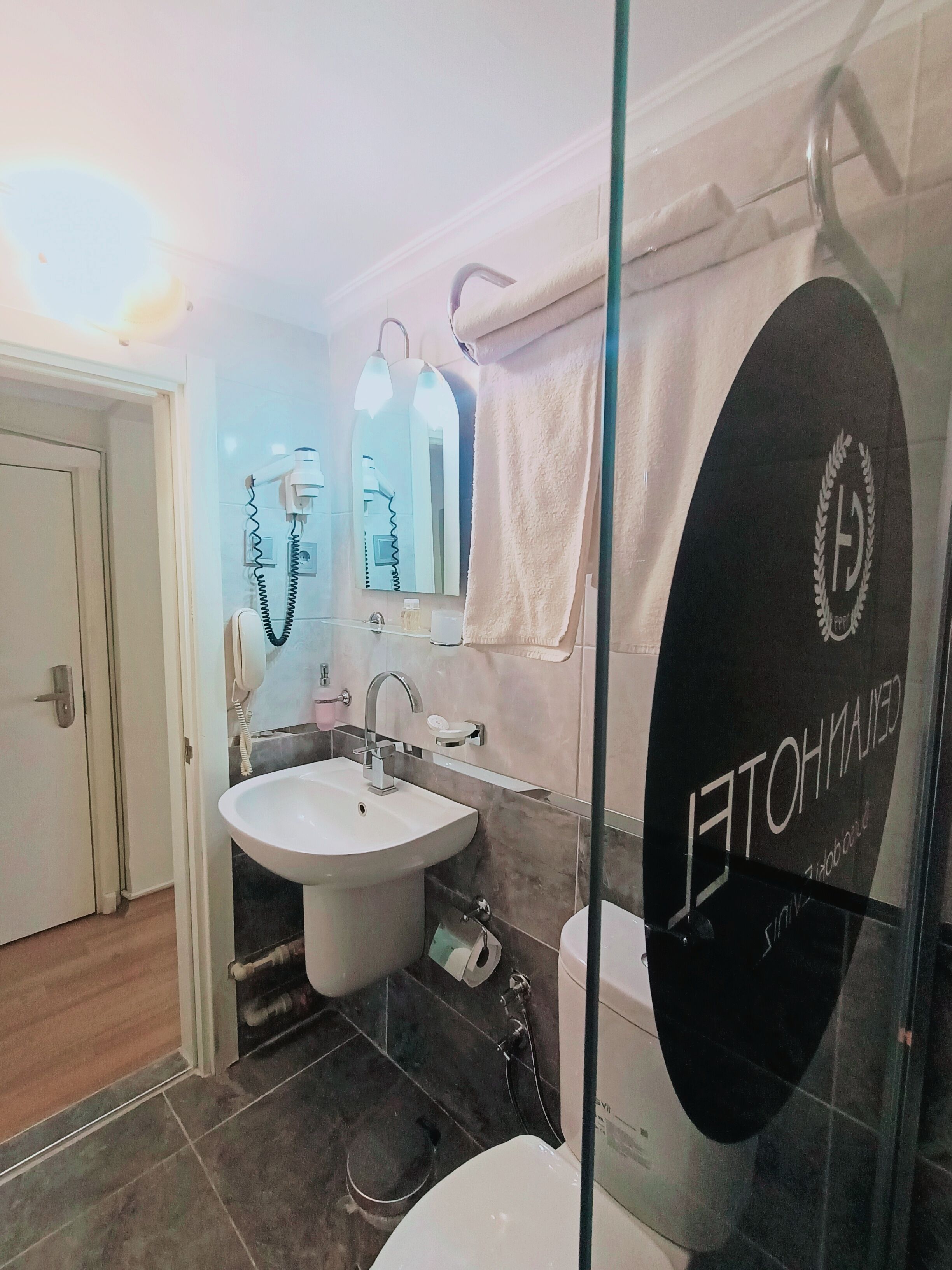 grand room | 1 bedroom, minibar, desk, laptop workspace