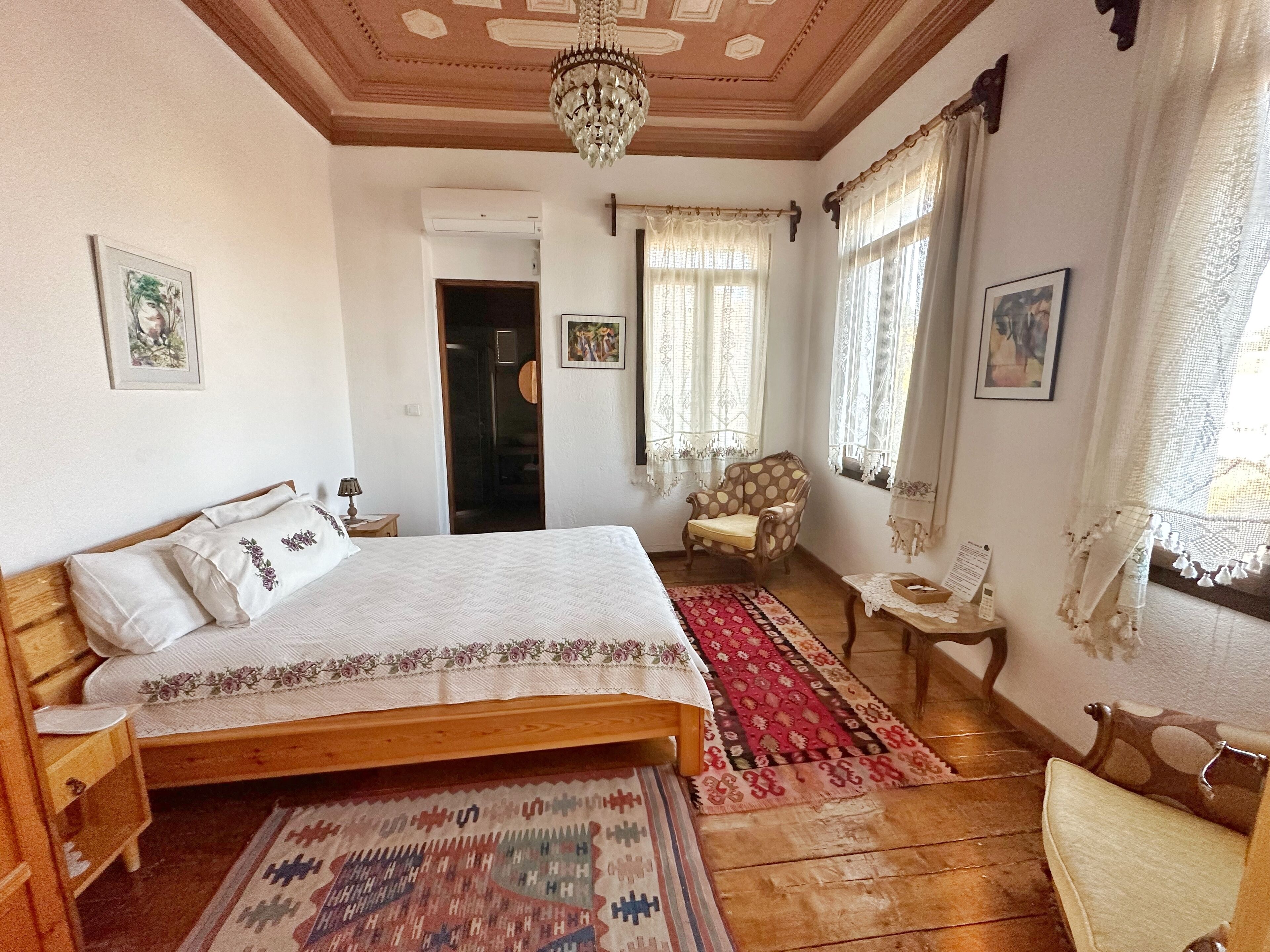 Deluxe Double Room | Iron/ironing board, free WiFi