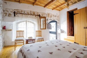 Superior Double Room, Garden View | Iron/ironing board, free WiFi