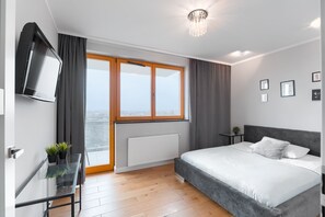 Penthouse (Powstancow Wielkopolskich 76 street) | Literie de qualité supérieure, fer et planche à repasser, Wi-Fi gratuit