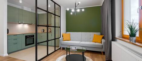 Departamento, Terraza (Powstancow Wielkopolskich 76 street) | Ropa de cama de alta calidad y tabla de planchar con plancha