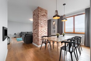 Penthouse (Powstancow Wielkopolskich 76 street) | Literie de qualité supérieure, fer et planche à repasser, Wi-Fi gratuit
