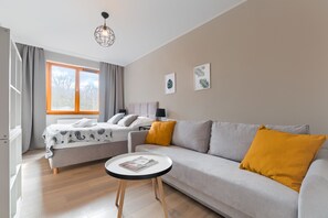 公寓, 露台 (Powstancow  Wielkopolskich 76 street) | 高級寢具、熨斗/熨衣板、免費無線上網、床單