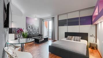 Studio, quang cảnh thành phố (Bandurskiego 95 Street) | Bộ đồ giường cao cấp, bàn ủi/dụng cụ ủi quần áo