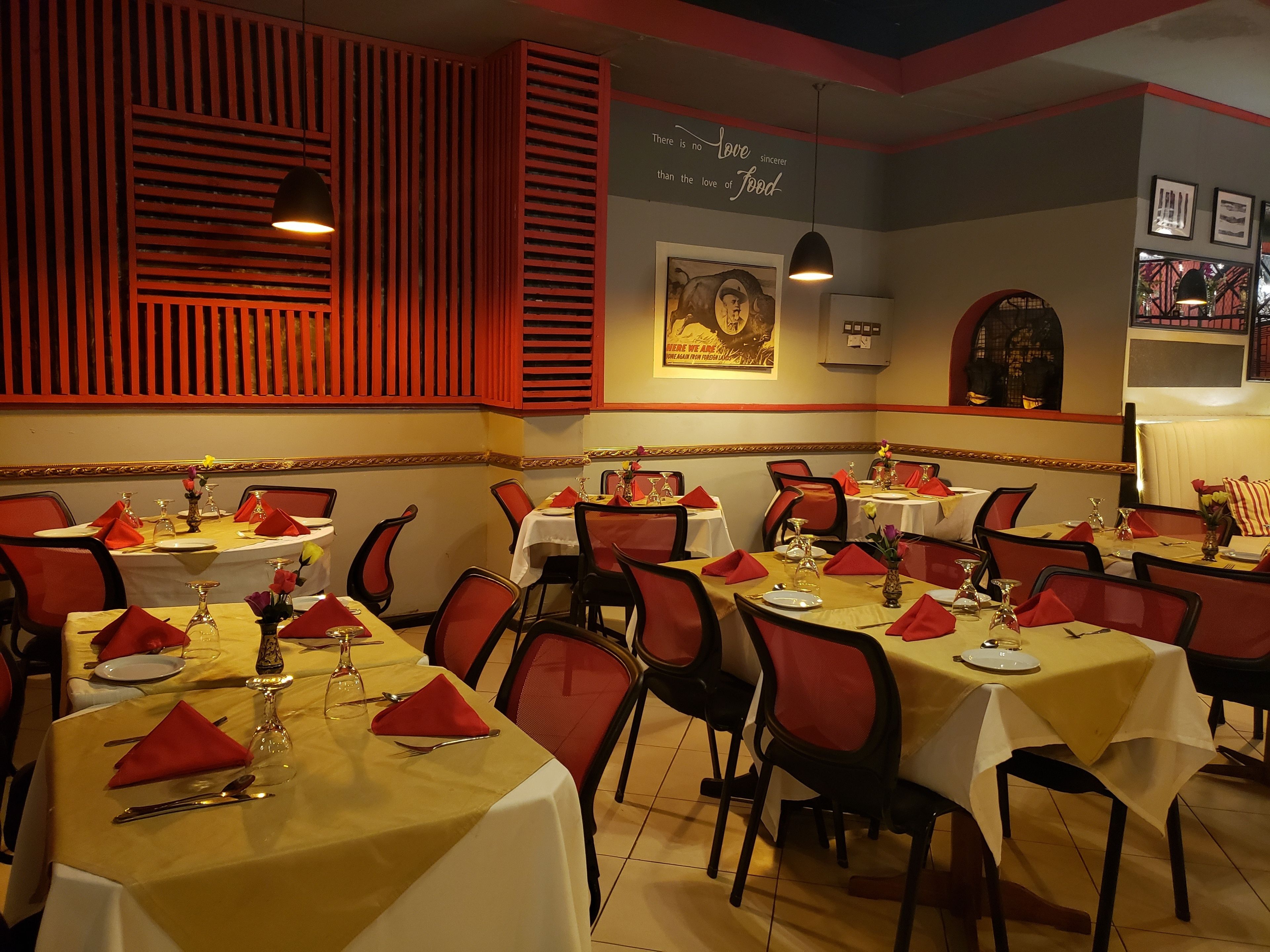 2 restaurants; breakfast, lunch and dinner served 
